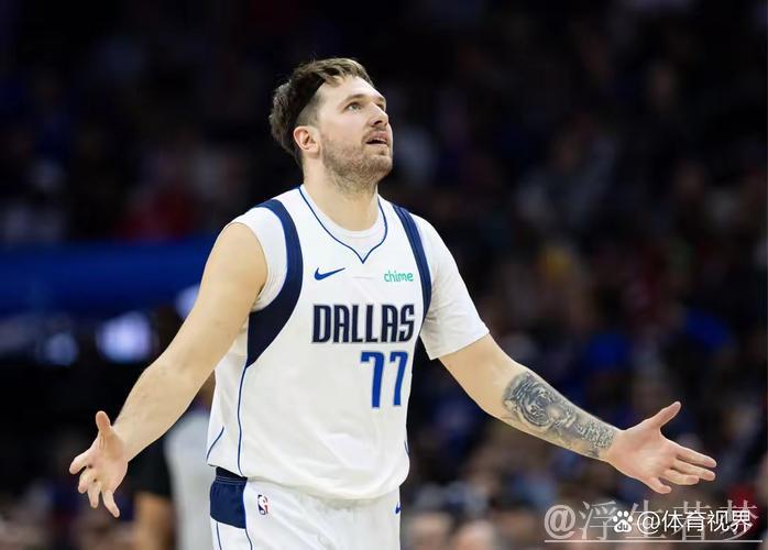 东契奇突破中投命中并造成犯规